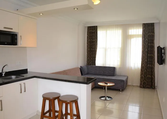 阿美拉公园公寓式酒店 4* 阿拉尼亚