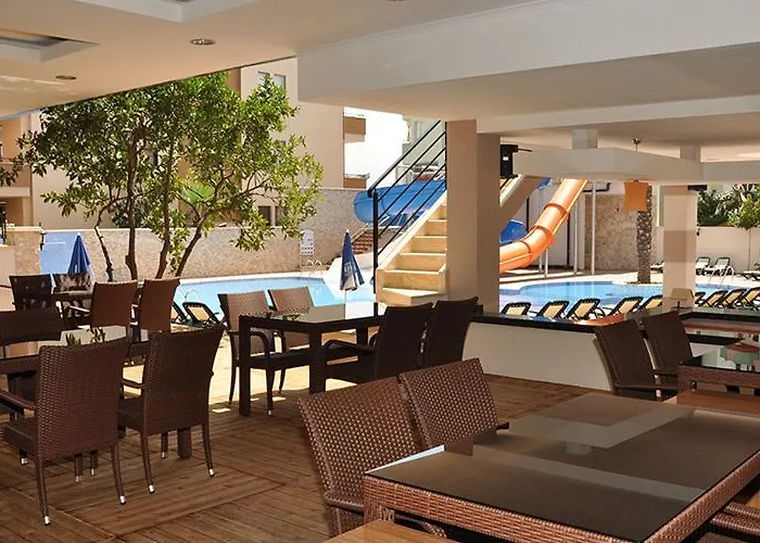 阿美拉公园公寓式酒店 4* 阿拉尼亚