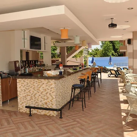 Ξενοδοχείο με διαμερίσματα Almera Park