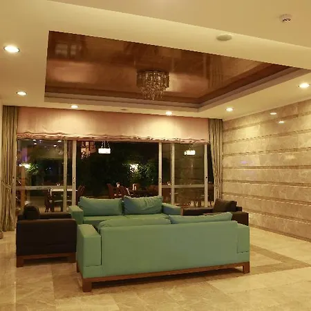 Almera Park מלון דירות 4*