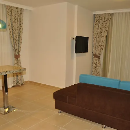 מלון דירות Almera Park 3*